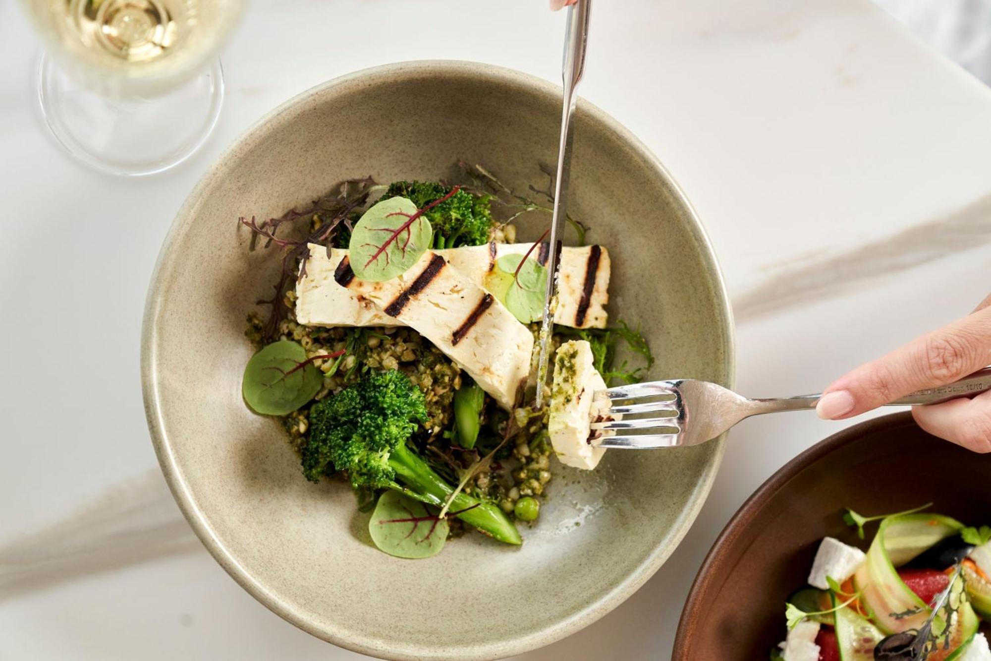 墨尔本港区万豪酒店 外观 照片 A salad with quinoa