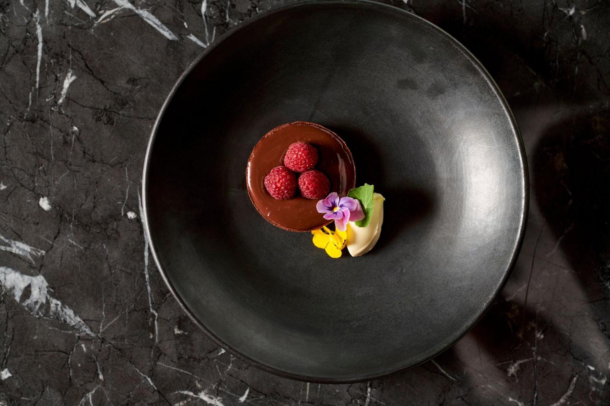 墨尔本港区万豪酒店 外观 照片 A chocolate dessert
